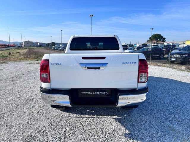 TOYOTA Hilux 2.4 d-4d double cab lounge 4wd auto