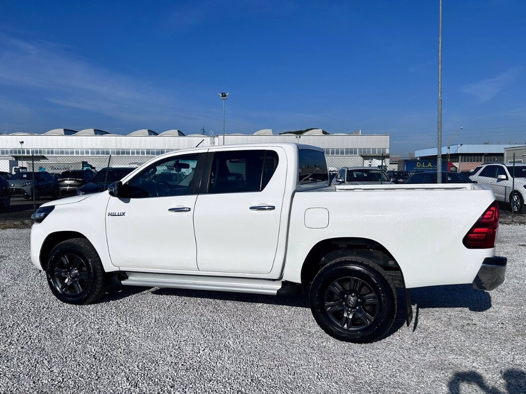 TOYOTA Hilux 2.4 d-4d double cab lounge 4wd auto