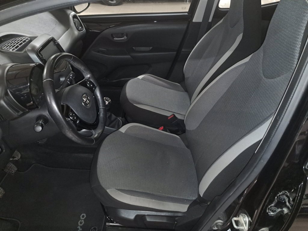 TOYOTA Aygo Connect 1.0 VVT-i 72 CV 5 porte x-play