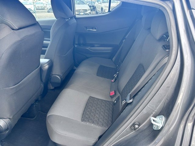 TOYOTA C-hr 1.8h trend e-cvt