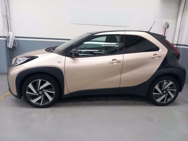 TOYOTA Aygo x 1.0 lounge 72cv s-cvt