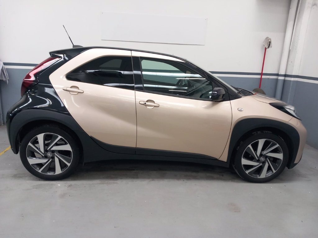TOYOTA Aygo x 1.0 lounge 72cv s-cvt