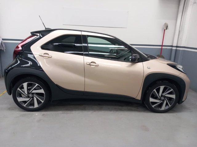 TOYOTA Aygo x 1.0 lounge 72cv s-cvt