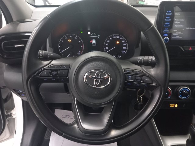 TOYOTA Yaris 1.0 active