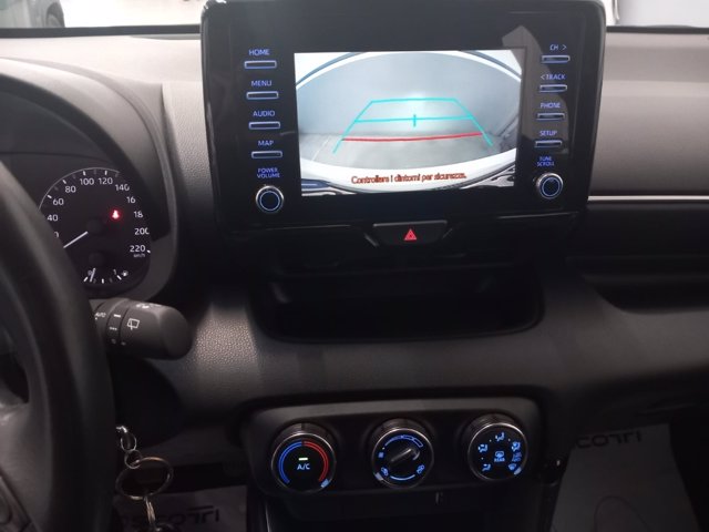 TOYOTA Yaris 1.0 active