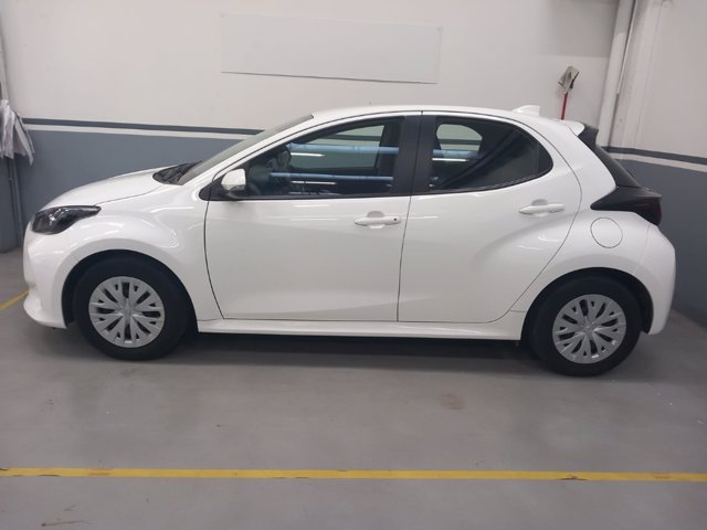 TOYOTA Yaris 1.0 active