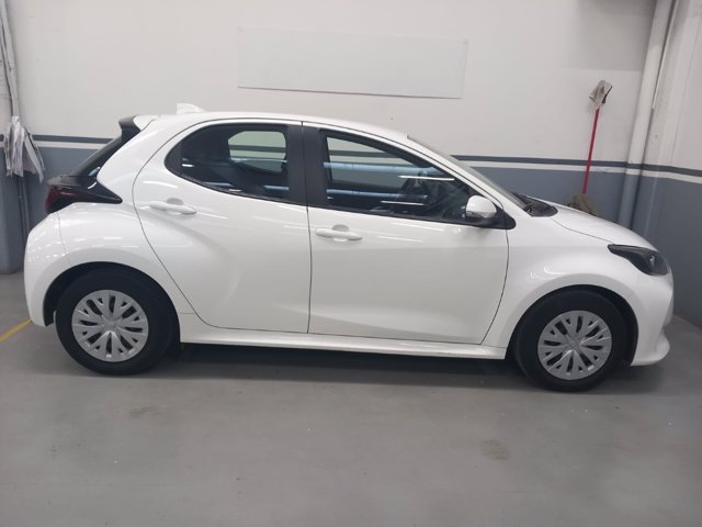 TOYOTA Yaris 1.0 active