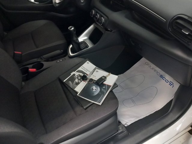 TOYOTA Yaris 1.0 active