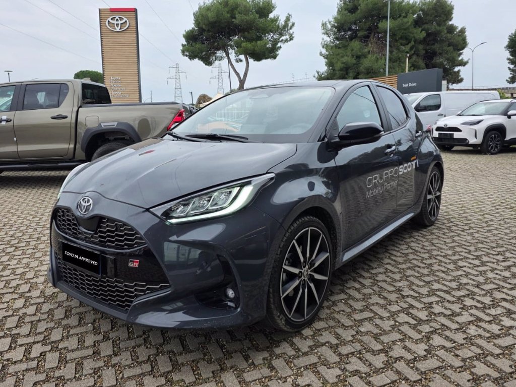 TOYOTA Yaris 1.5h 130 gr sport