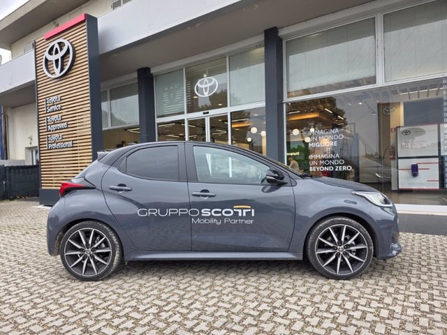 TOYOTA Yaris 1.5h 130 gr sport