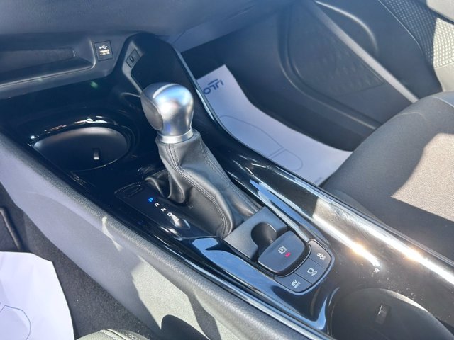 TOYOTA C-hr 1.8h trend e-cvt