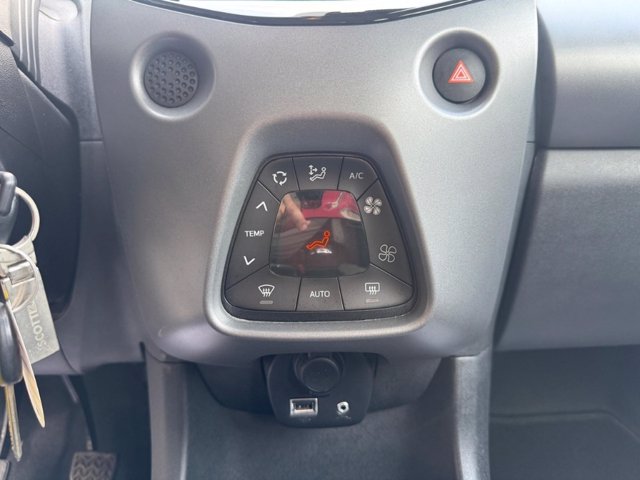 TOYOTA Aygo Connect 1.0 VVT-i 72 CV 5 porte x-play