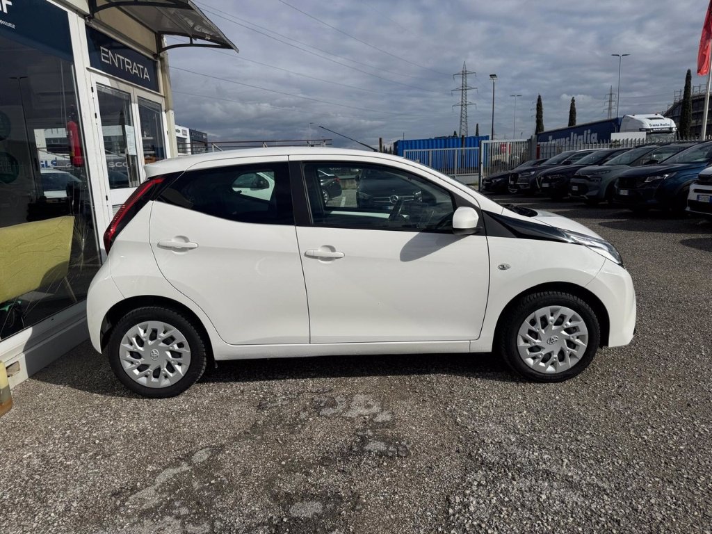 TOYOTA Aygo Connect 1.0 VVT-i 72 CV 5 porte x-play