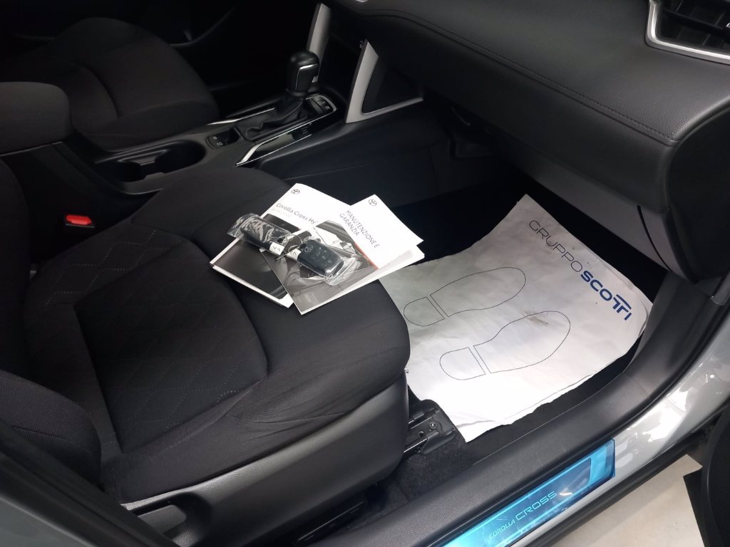 TOYOTA Corolla cross 2.0h lounge light 2wd 197cv e-cvt