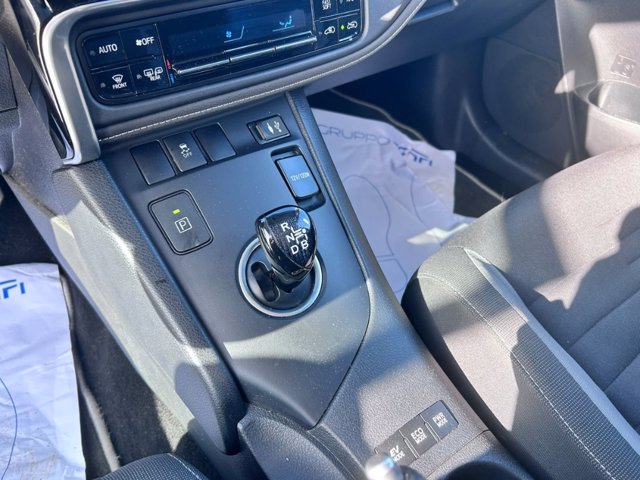 TOYOTA Auris 1.8h active cvt my17