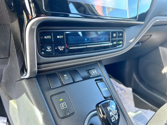 TOYOTA Auris 1.8h active cvt my17