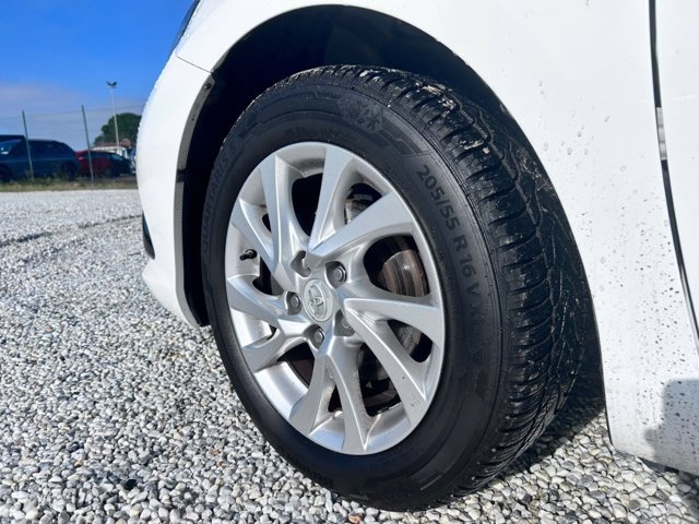 TOYOTA Auris 1.8h active cvt my17