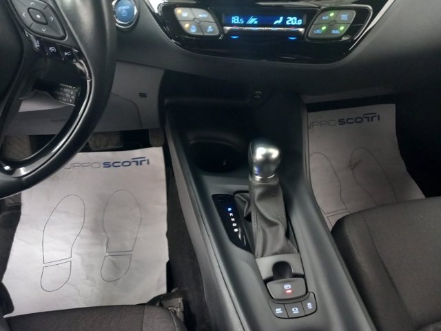 TOYOTA C-hr 1.8h active e-cvt