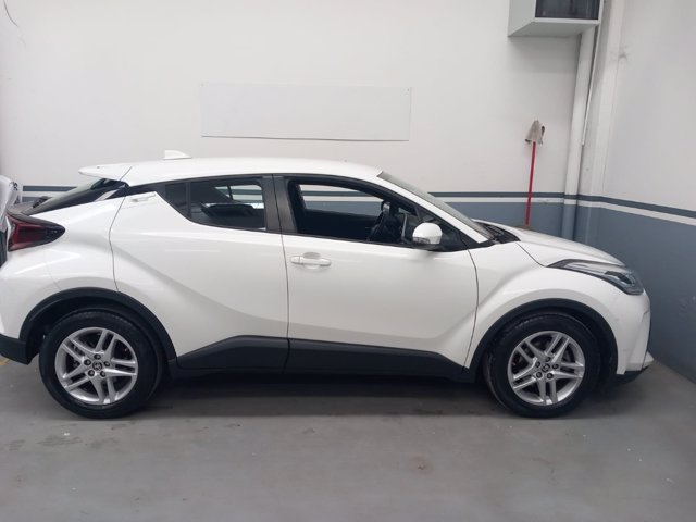 TOYOTA C-hr 1.8h active e-cvt