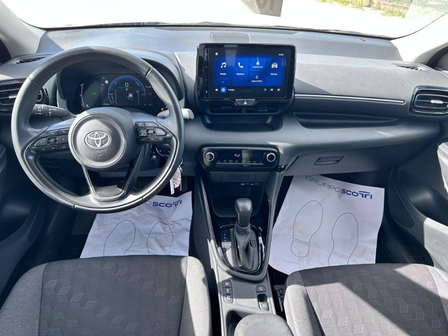 TOYOTA Yaris 1.5h trend