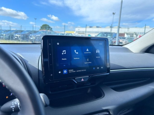 TOYOTA Yaris 1.5h trend