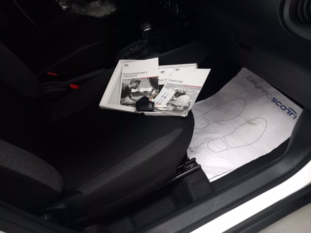 TOYOTA Aygo x 1.0 active 72cv s-cvt