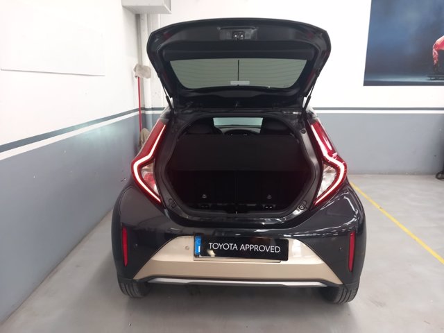 TOYOTA Aygo x 1.0 lounge 72cv s-cvt