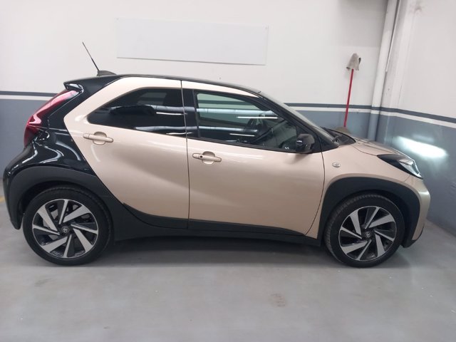 TOYOTA Aygo x 1.0 lounge 72cv s-cvt