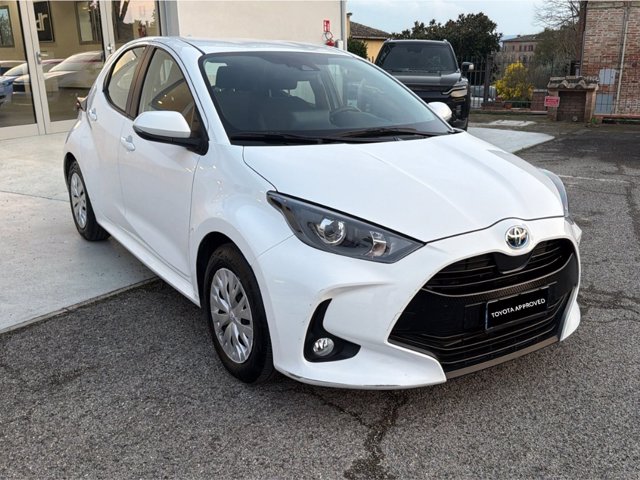 TOYOTA Yaris 1.5h active