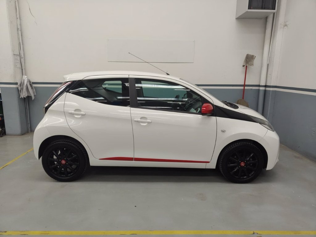 TOYOTA Aygo 5p 1.0 x-play my15