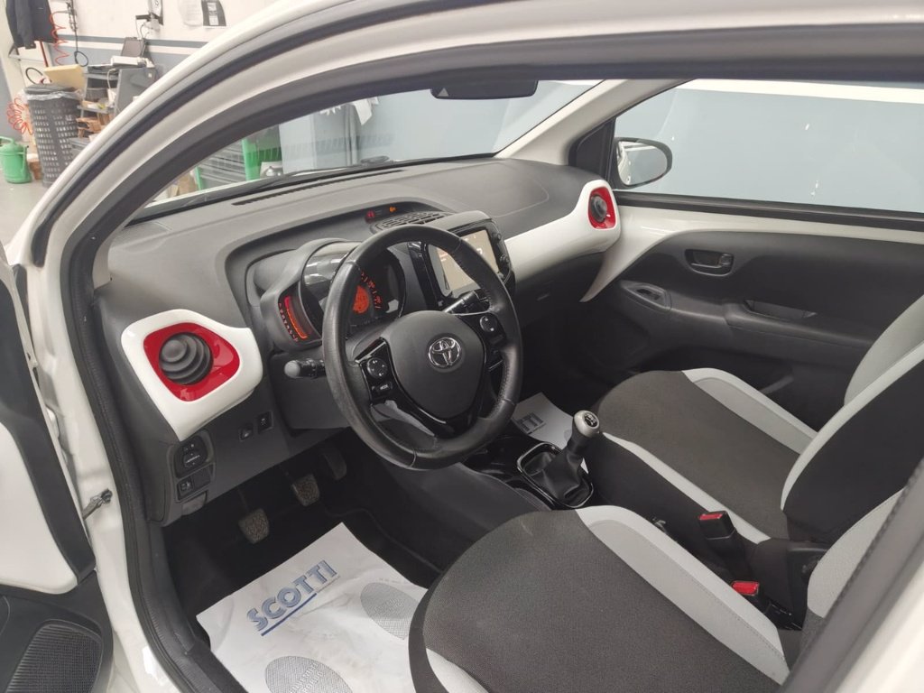 TOYOTA Aygo 5p 1.0 x-play my15