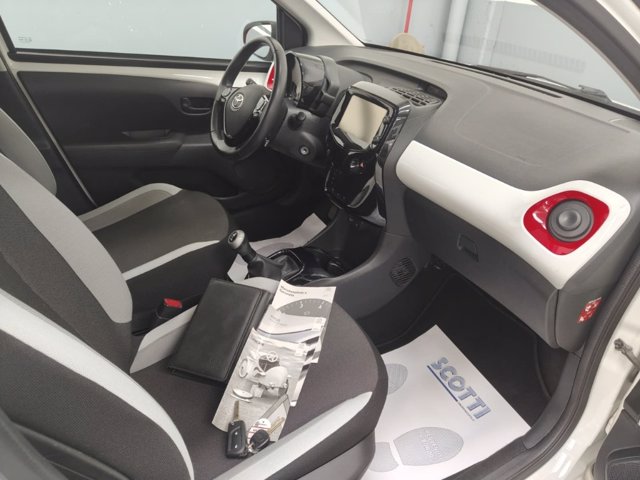 TOYOTA Aygo 5p 1.0 x-play my15