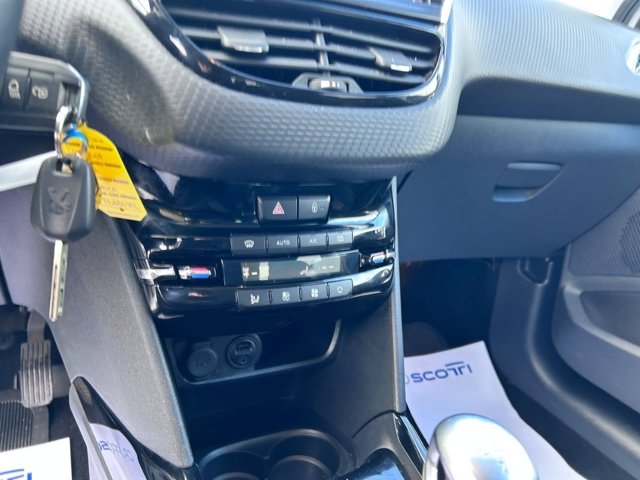 PEUGEOT 2008 1.2 puretech t allure s&s 130cv my16