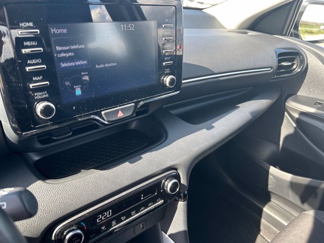 TOYOTA Yaris 1.5h trend