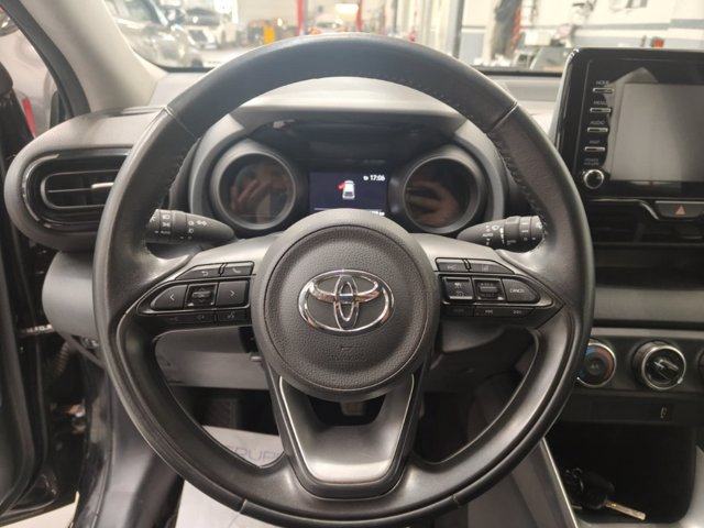 TOYOTA Yaris 1.0 trend