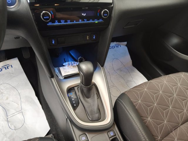 TOYOTA Yaris cross 1.5h lounge fwd 116cv e-cvt