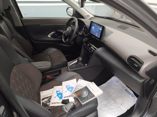 TOYOTA Yaris cross 1.5h lounge fwd 116cv e-cvt