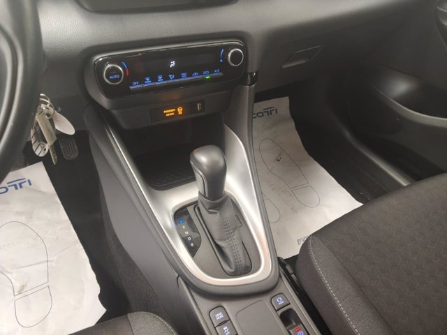 TOYOTA Yaris 1.5h trend