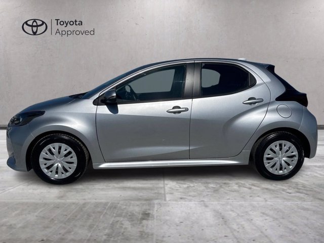 TOYOTA Yaris 1.5h active