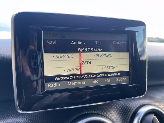 MERCEDES A 180 sport e6