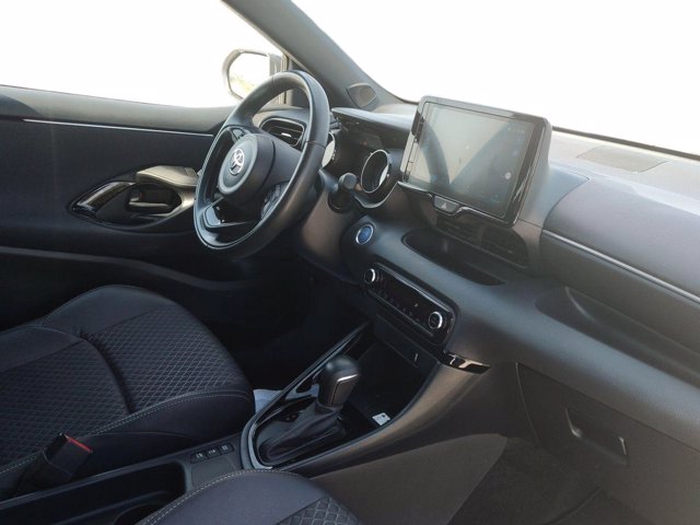 TOYOTA Yaris 1.5h style