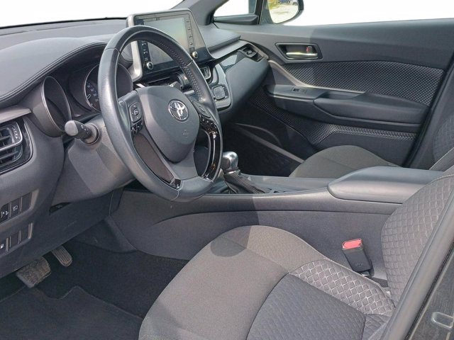 TOYOTA C-hr 1.8h business e-cvt