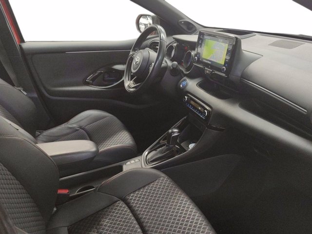 TOYOTA Yaris 1.5h premiere