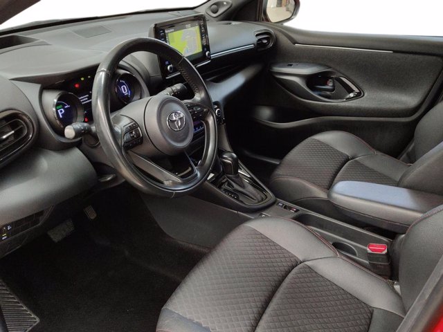 TOYOTA Yaris 1.5h premiere