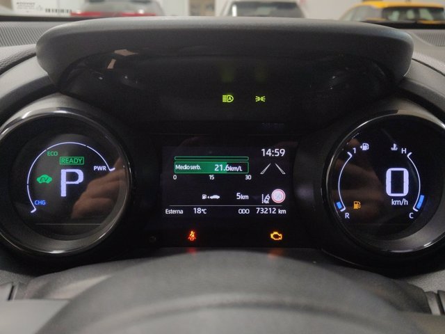 TOYOTA Yaris 1.5h premiere