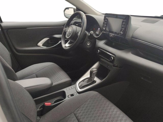 TOYOTA Yaris 1.5h active