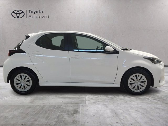 TOYOTA Yaris 1.5h active
