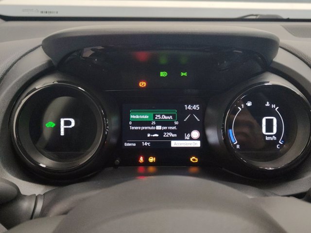 TOYOTA Yaris 1.5h style