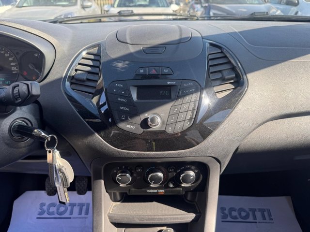 FORD Ka + 1.2 70cv