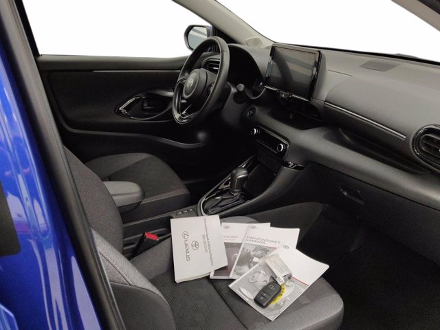 TOYOTA Yaris 1.5h trend